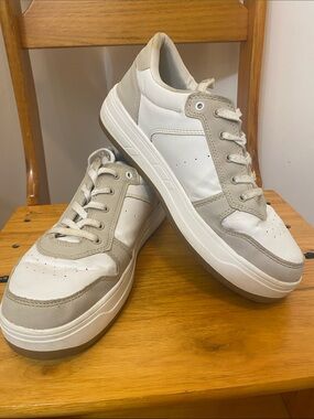 American Eagle Outfitters White and Beige Low-Top Sneakers